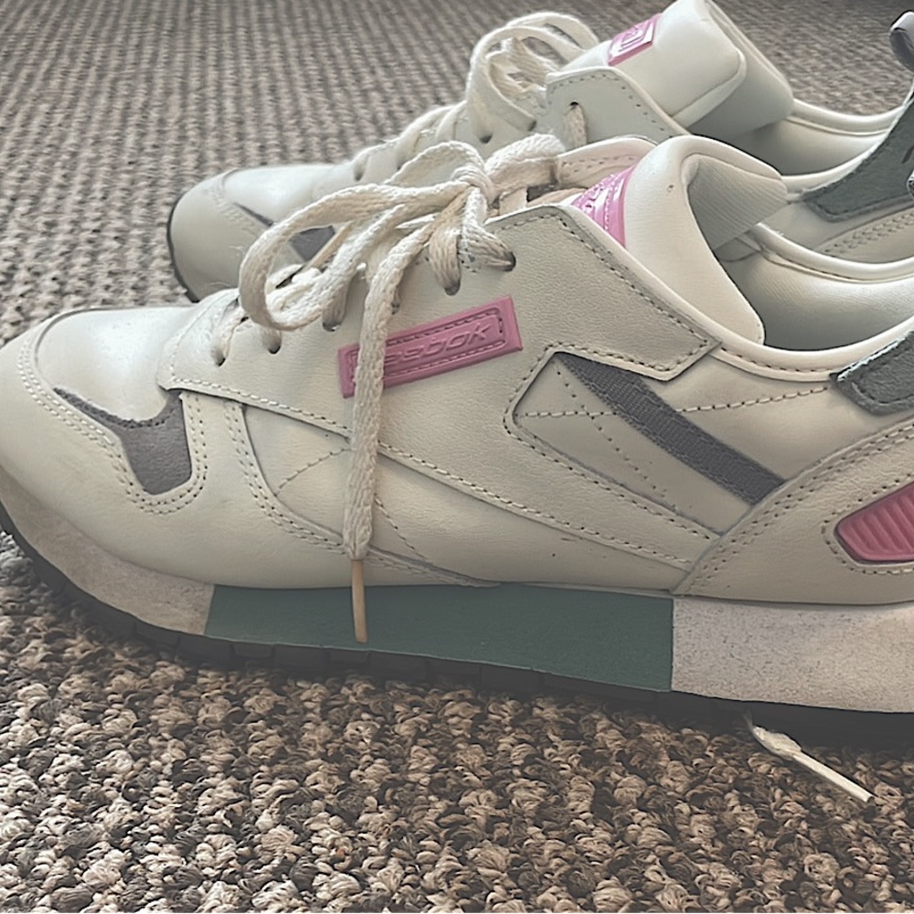 Size 8 womens vintage reebok